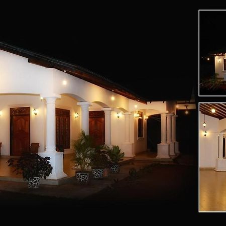 Hotel First House Mihintale Esterno foto