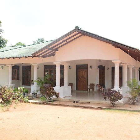 Hotel First House Mihintale Esterno foto