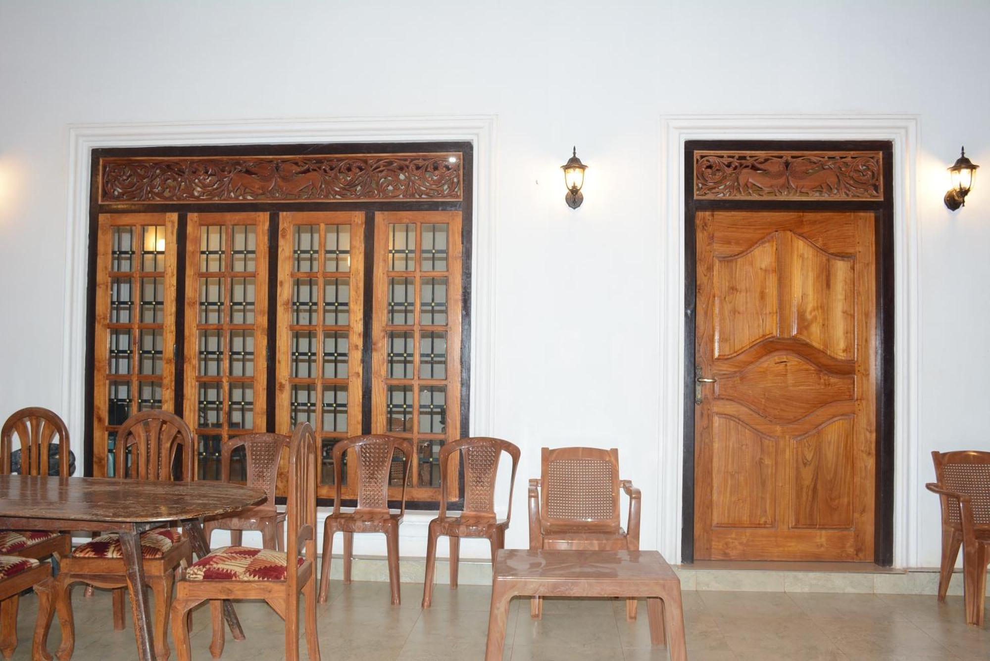 Hotel First House Mihintale Esterno foto