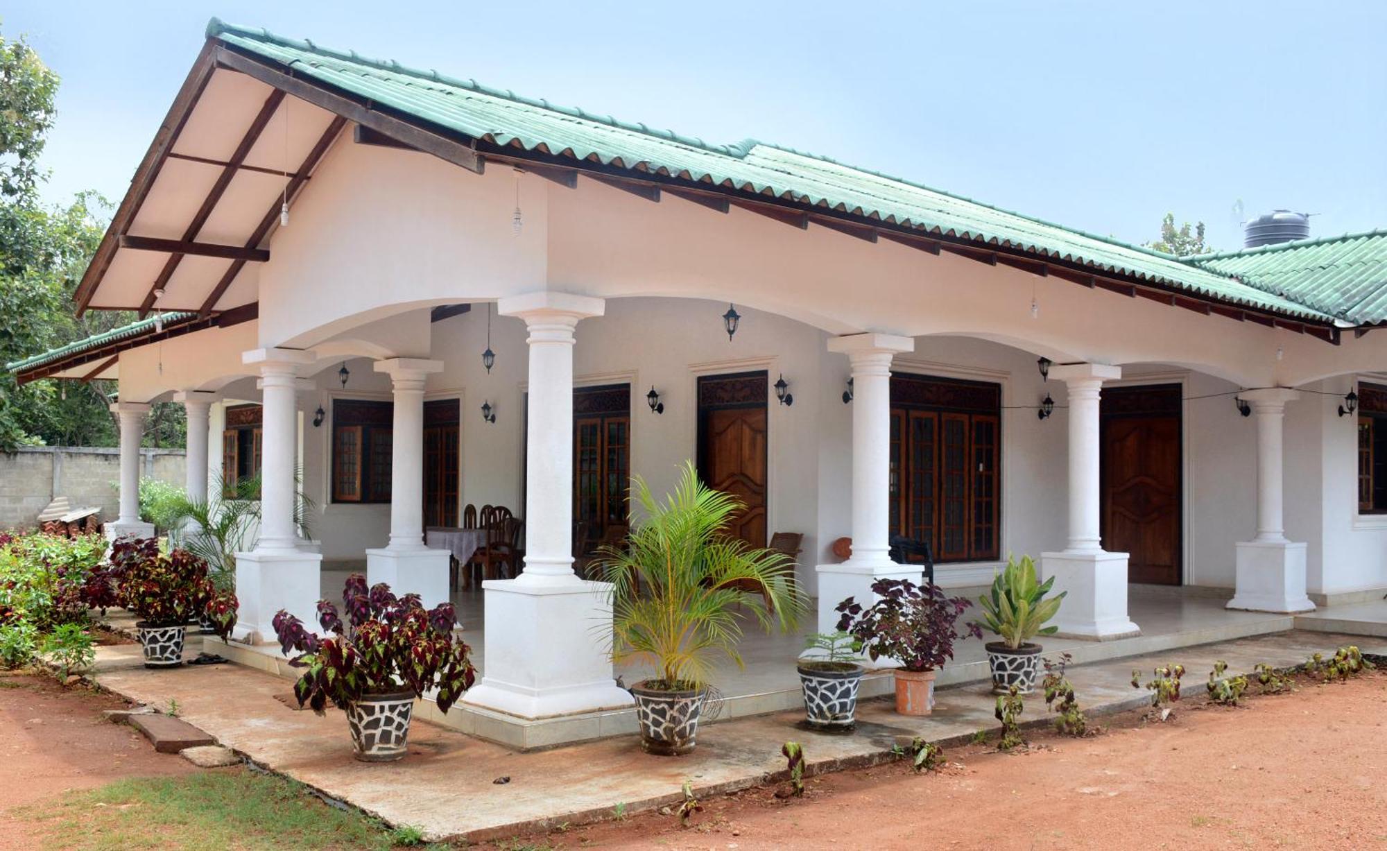 Hotel First House Mihintale Esterno foto