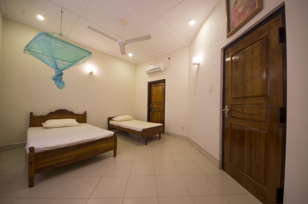 Hotel First House Mihintale Esterno foto
