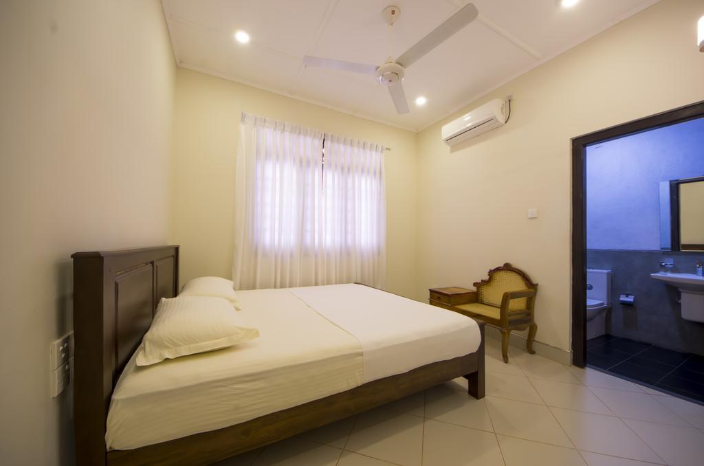Hotel First House Mihintale Esterno foto