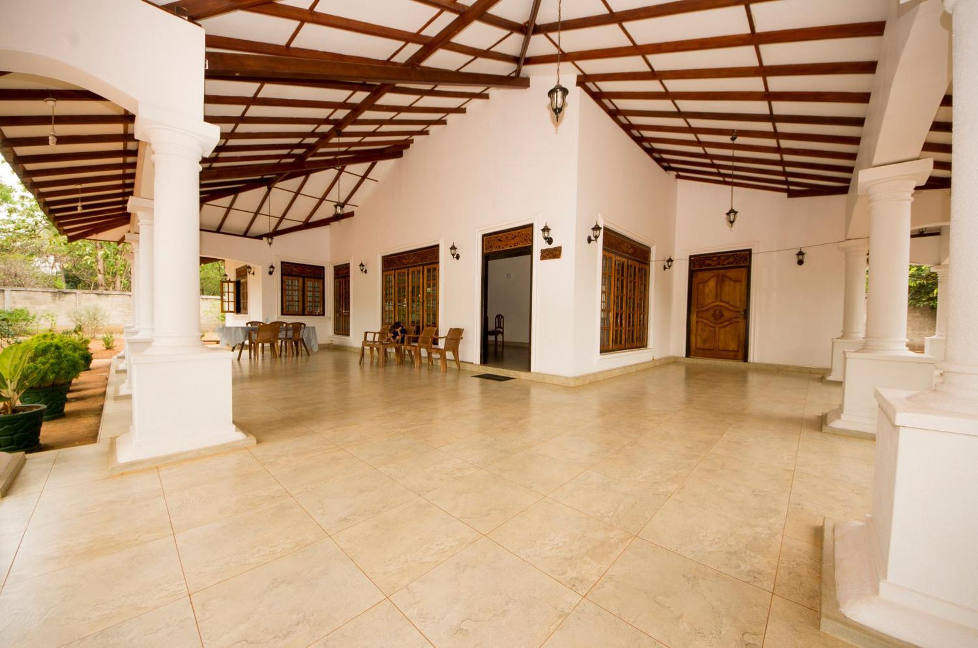 Hotel First House Mihintale Esterno foto